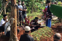 Ditangisi Keluarga,...