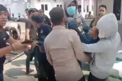 Demo Brutal di Depan Kejari Palopo, Satpam Tewas Tertimpa Pagar
