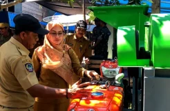 Bupati Lutra Serahkan Alsintan-Benih Jagung Hibrida ke Puluhan Kelompok Tani