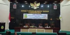 Rapat Paripurna DPRD Kabupaten Buru Ricuh, Botol Berterbangan hingga Nyaris Adu Jotos