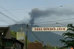 Gunung Raung Meletus pada Malam Kamis Kliwon, Warga Diminta Tidak Melakukan Pendakian