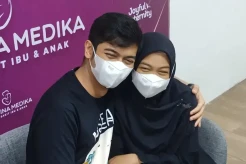 Ria Ricis dan Teuku Ryan Belum Mau Perlihatkan Wajah Anak, Takut Kena Penyakit Ain