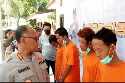 Bacok Dua Karyawati...