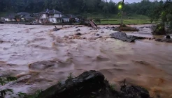 Sungai Cikaengan Meluap, 3 Jembatan Darurat di Banjarwangi Garut Hanyut