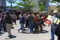 Aksi Unjuk Rasa Copot Kepala Dinas Pendidikan Sulsel Ricuh