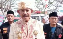 Unik, Upacara Pernikahan di Tengah Selat Banten sambil Kibarkan Bendera Merah Putih