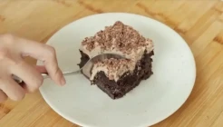 Resep Cokelat Milk Bath Cake ala Chef Devina Hermawan, Lembut dan Lezat!