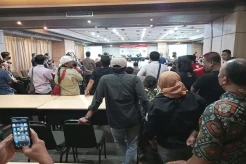 Dianggap Tak Transparan, Rapat Pembahasan RTRW di Karawang Dibubarkan Massa