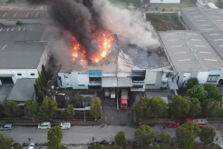 Diduga Korsleting Listrik, 2 Pabrik di Jababeka Terbakar