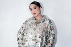 Nagita Slavina Datang ke Arisan Pakai Outfit Mirip Tikar Plastik, Harganya Capai Rp9,1 Juta