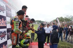 Dollah Mando Sebut Bakal Perbaiki Sirkuit Puncak Mario Sidrap