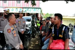 Imbas Kenaikan Harga BBM, Polres Mesuji Salurkan Ratusan Paket Sembako bagi Warga
