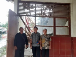Tidak Kunjung Diperbaiki, Atap Sekolah di Karawang Roboh