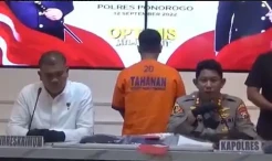 2 Tersangka Tendang...