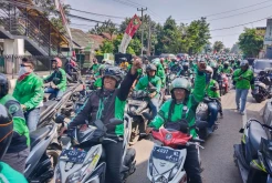 Terdampak Kebaikan Harga BBM, Ojol Purwakarta Turun ke Jalan