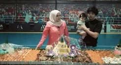 Tembus 30 Juta Subscriber, Atta Halilintar dan Aurel Hermansyah Bikin Tumpeng Panjang