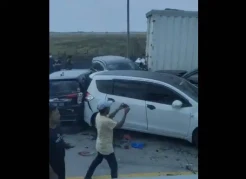 Penampakan 10 Kendaraan Rusak Parah Akibat Tabrakan Beruntun di Tol Pejagan-Pemalang