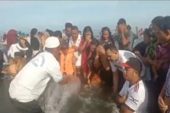 Tradisi Unik Menghindari Marabahaya, Ratusan Warga Minahasa Selatan Gelar Mandi Safar
