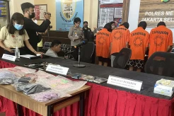 Sewa Hotel 2 Bulan,...