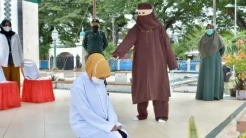 Penjual Miras dan Pemabuk di Banda Aceh Dihukum Cambuk