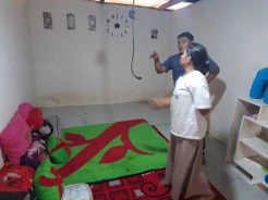 Suami Jarang Pulang,...