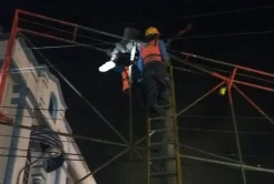 Pria di Medan Tewas Kesetrum saat Mengecat Papan Reklame Ormas