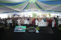 Komisioner OJK Cantik Ini Bikin Heboh Hari Santri di Ponpes Al Munnawir Yogyakarya