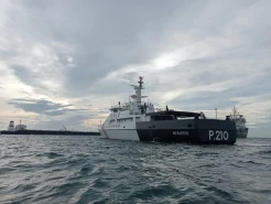 Kapal Tanker Pengangkut 284.429 Ton Minyak Kandas di Selat Singapura