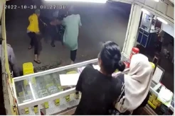 Viral Aksi Teror 2 Pemuda Bawa Panah Serang Konter Pulsa di Kota Makassar
