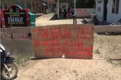 Parah! Jagoannya Kalah Pilkades, Massa Pendukung Segel Masjid dan Balai Desa