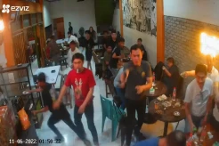 Gempar! OTK Bersenjata Parang dan Anak Panah Serang Warkop di Makassar yang Dipenuhi Perwira Polisi