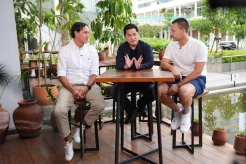 Jelang Duel di Stadion Patriot, John Terry dan Alessandro Nesta Borong Produk UMKM
