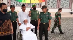 Kala Abu Bakar Baasyir bersama Santri Upacara Hari Pahlawan dan Ikrar Cinta Tanah Air