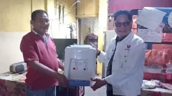 Bukti Peduli Pedagang Kecil, Perindo Bagikan Dispenser ke Warung Makan di Minahasa