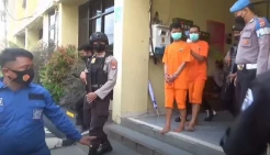 Pembunuhan Wanita Telanjang,...