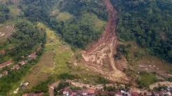 Tebing Longsor Timpa Rumah hingga Rata dengan Tanah, 2 Penghuni Terkubur
