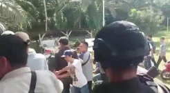 Mencekam! Ratusan Warga Mengamuk, Bakar Aset Perusahaan Sawit di Lampung Tengah
