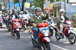 Pimpin Konvoi 200 Motor Listrik, Menteri ESDM Gencarkan Sosialisasi EV