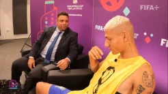 Tiba-tiba Didatangi Ronaldo, Richarlison Terkejut dan Menangis