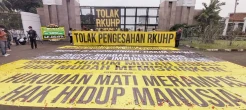 KUHP Disahkan, TII Sebut Pelegalan Pembungkaman Kritik
