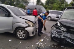 2 Mobil Terlibat Kecelakaan...