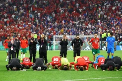 Momen Pemain Timnas Maroko Tetap Sujud Syukur usai Dikalahkan Prancis di Semifinal