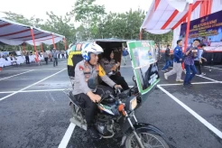 Kampanye Tertib Lalin, Kapolda Sumut Tak Canggung Kendarai Bentor