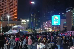 Sambut Tahun Baru, Masyarakat Terus Berdatangan ke Bundaran HI