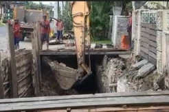 Geger Jalan Ambles Sedalam 1,5 Meter, Ini yang Dilakukan Pemkot Surabaya
