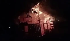 Mencekam! Warga Bakar Kantor Pemerintah dan Rumah Calon Kepala Desa di Maluku Utara