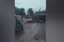 Video Detik-detik Wanita Pengendara Motor Terlindas Rantis TNI di Purwakarta