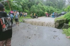 Ngeri! Jalan Nasional di Nias Selatan Putus, Pengendara Terisolir 10 Jam