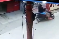 Viral! 2 Perampok Jambak Rambut Anak Pemilik Toko dan Todongkan Sajam