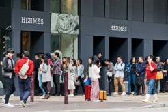 Sidang Medina Zein Hadirkan Bukti Puluhan Tas Hermes Palsu